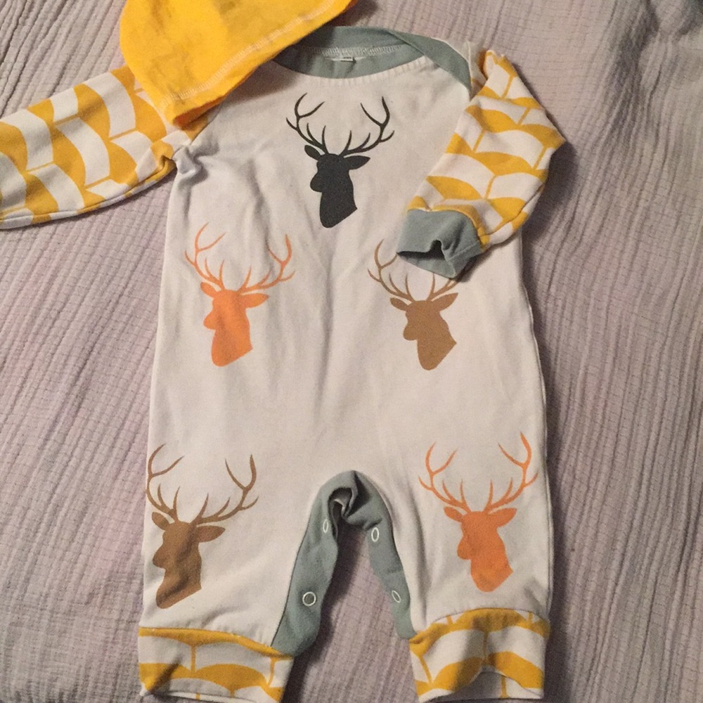Boutique deer one piece and knotted cap